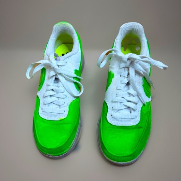 Nike Women’s Sneakers - Picture 2 of 8